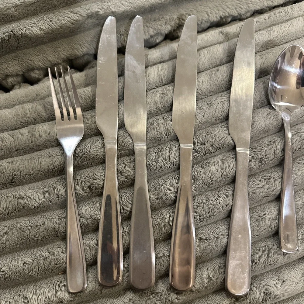 Oneida SS Flatware China Spoons Dinner Fork & Knives‎ Tableware Set Of 9